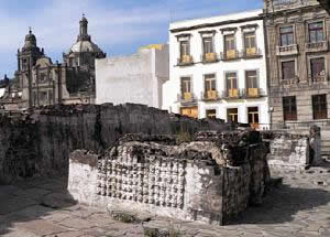 Tzompantli, pared de los muertos