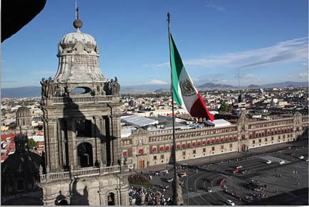 Torre de Catedral y Palacio Nacional. CDMX La ciudad de los palacios.