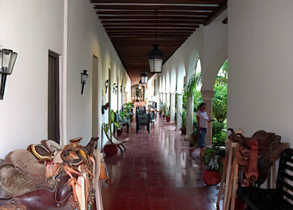 Hacienda Blanca Flor.- Interior.