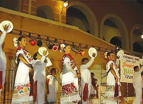 Ballet Folklórico de Izamal.