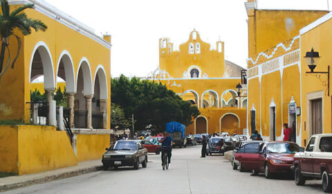 Calles aledañas al convento. Izamal.