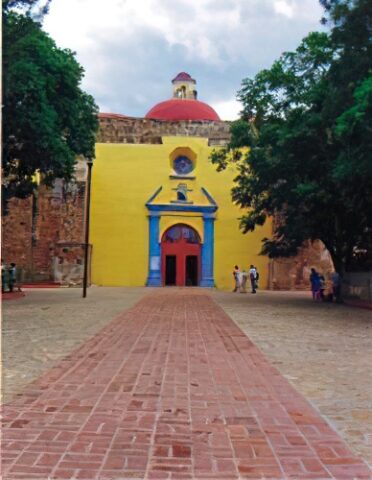 Fachada principal de la Iglesia. Zaachila