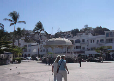 Plaza principal de Manzanillo.