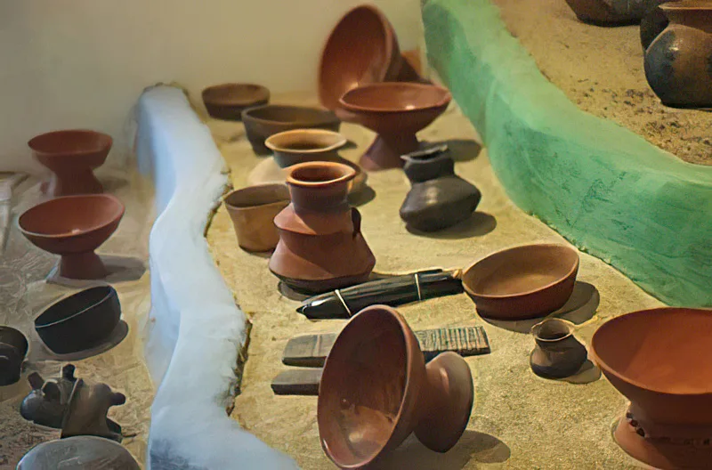 Plazuelas. Vasijas exhibidas en el museo del sitio